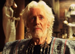 Como el rey Priam en "Troya"